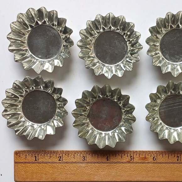 VTG Tin Metal Cookie Cutters Farmhouse Christmas Lot of 20 Tart Tins Soldered - Picture 12 of 15